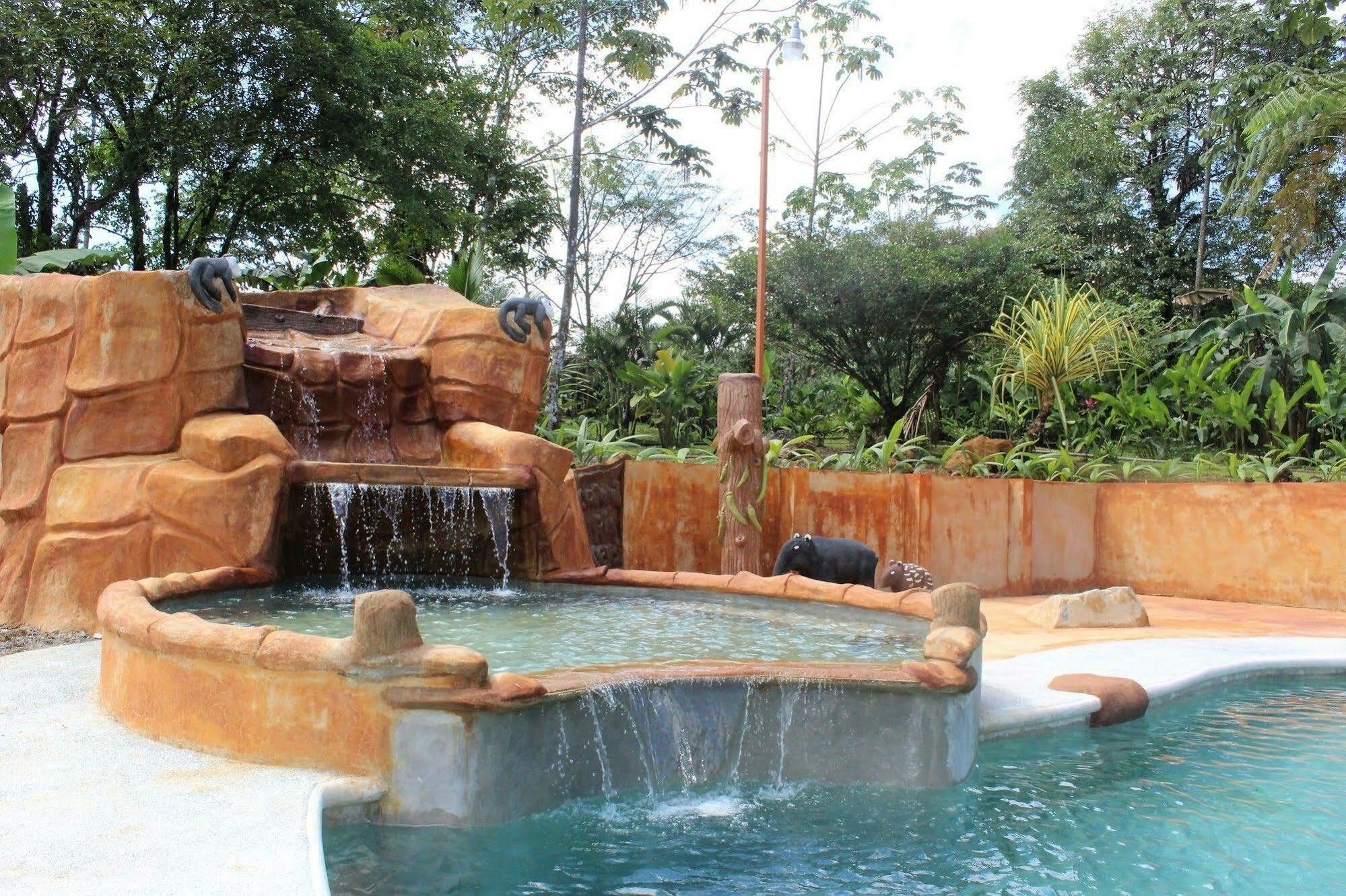 Hotel Catarata Río Celeste